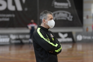 Juan Alcaraz deja el banquillo del STV Roldán