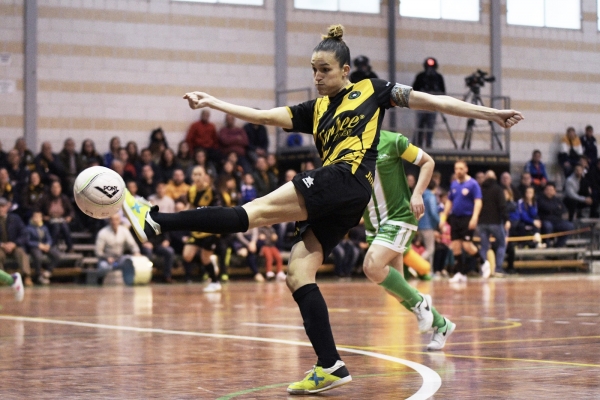 El Móstoles examina al Jimbee Roldán