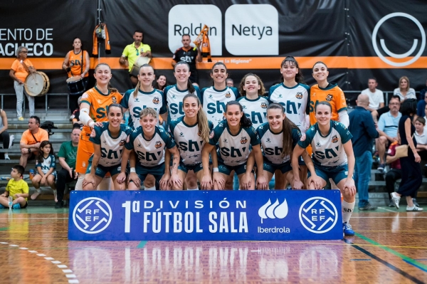 Foto de inicio de partido en el Gabriel Pérez