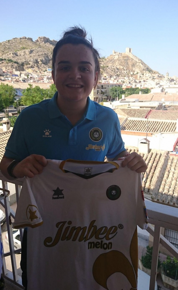 Ana, nueva renovación del Jimbee Roldán